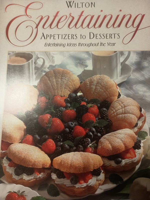 Wilton: ENTERTAINING – APPETIZERS TO DESSERTS Book #2104-7020 PB G1