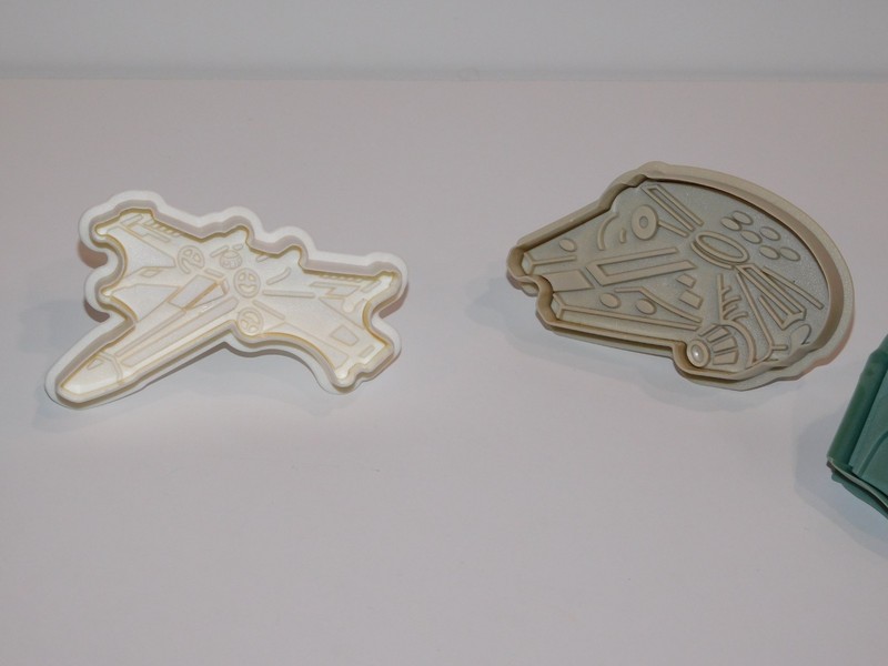 Williams Sonoma Star Wars Cookie Cutters Press & Stamp Set 5 with Plunger - NICE gallery