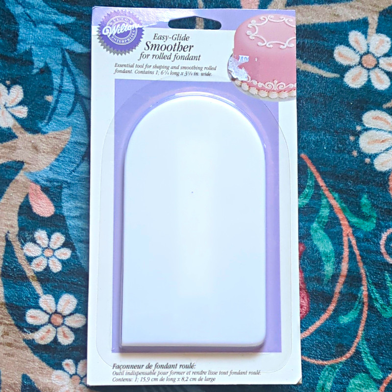 Wilton Easy-Glide Fondant Smoother, White Plastic, 6 1/4 in x 3 1/4 in