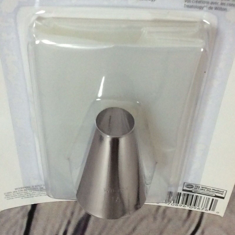 Wilton Cake Decorating Tips & Disposable Bags Large Star Ribbon Dot Meringue gallery