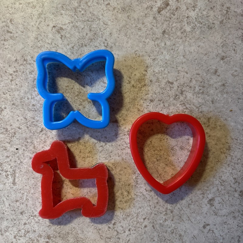 Lot of 20 Vintage Plastic Cookie Cutters - Wilton Jello Jiggler Tupperware Heart gallery