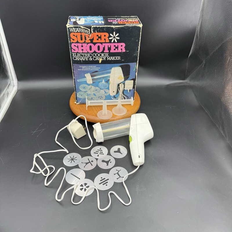 Vintage WearEver Super Shooter Electric Cookie Canape And Candy Maker-70001