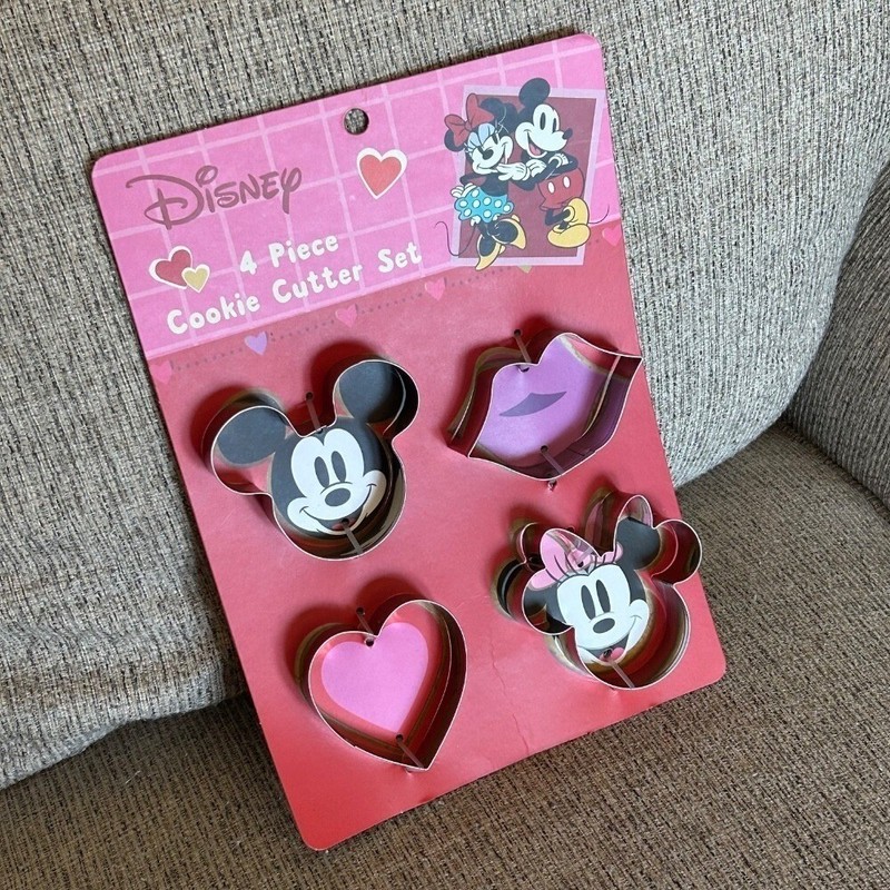 Disney Mickey and Minnie Mouse 4 Piece Metal Cookie Cutter Set Valentine NWT gallery
