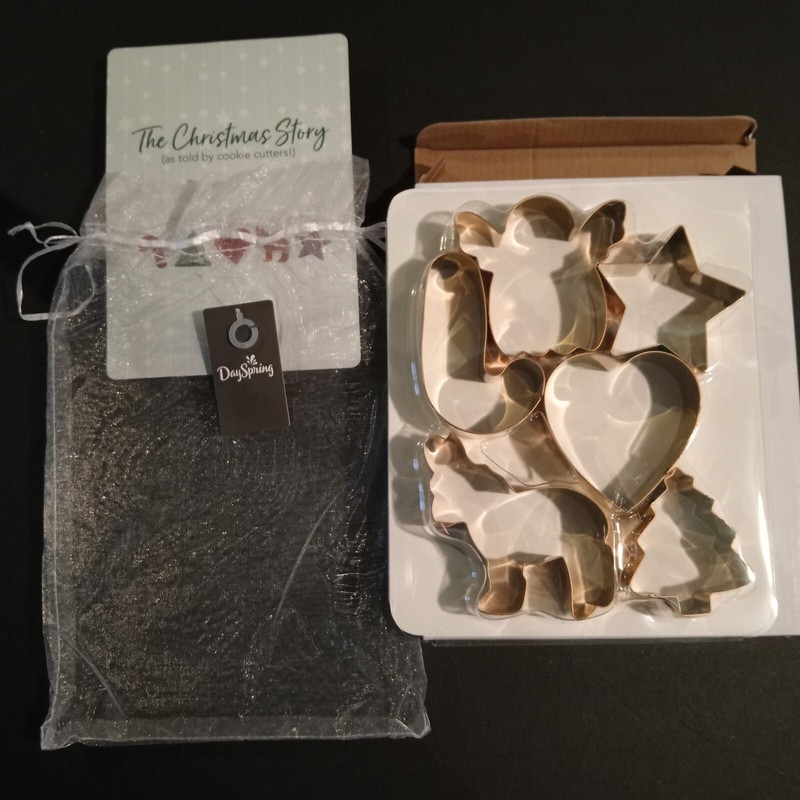 UNIQUE 6 Gold Tone Cookie Cutters Christmas Set NEW BOXED STORY CARD ORGANZA BAG gallery