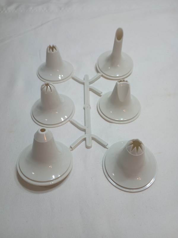 Pampered Chef Easy Accent Decorator 1778 Set of 6 Different TIPS see description gallery