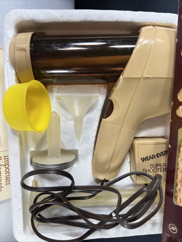 Vintage Wear-Ever Super Shooter Electric Food Gun In Working Condition! gallery