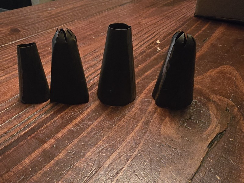 Vintage 4 cake decorating metal Tips