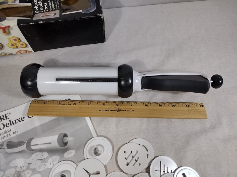FARBERWARE Deluxe Cookie Press 'Classic Series' One Handed Operation - 20 Discs gallery