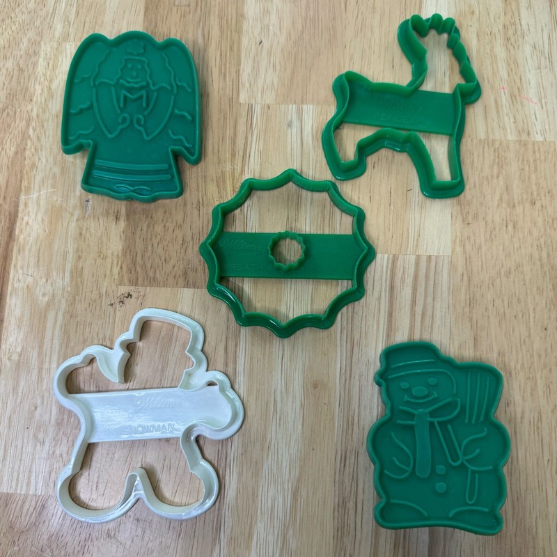 VTG Wilton & Unbranded Christmas Cookie Cutters Wreath Snowman Angel Reindeer