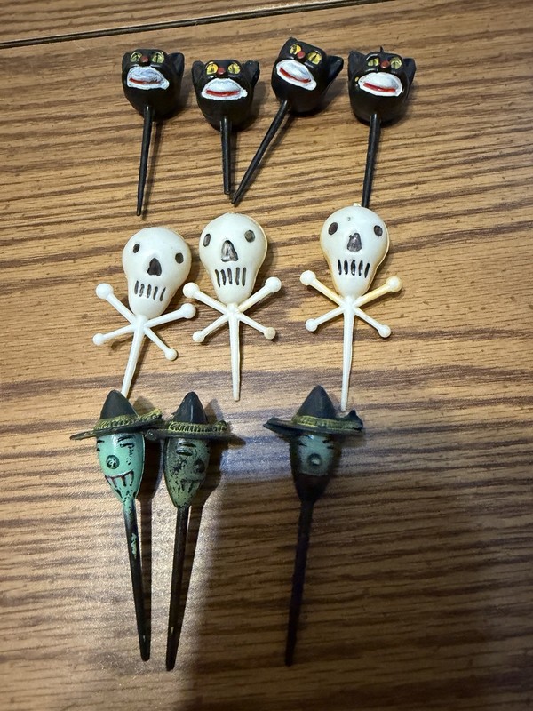 10x 60s Halloween Black Cat Witch Skull Cupcake Cake Picks Toppers Plastic