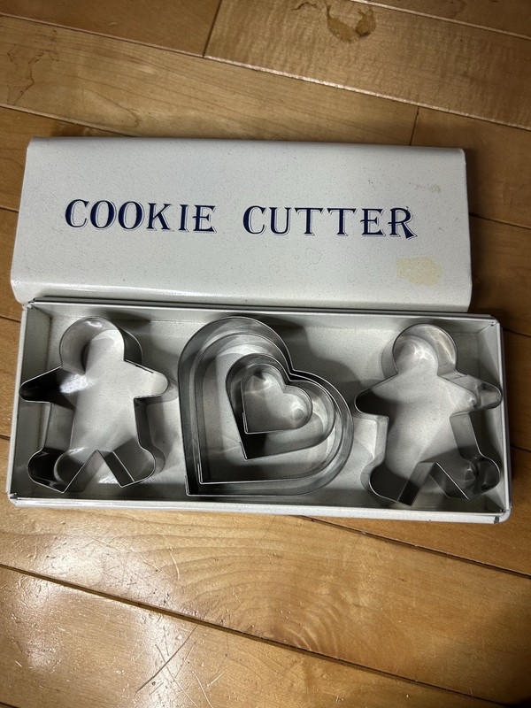 Set of 3 Vintage Metal Cookie Cutters Gingerbread Man Heart Shapes