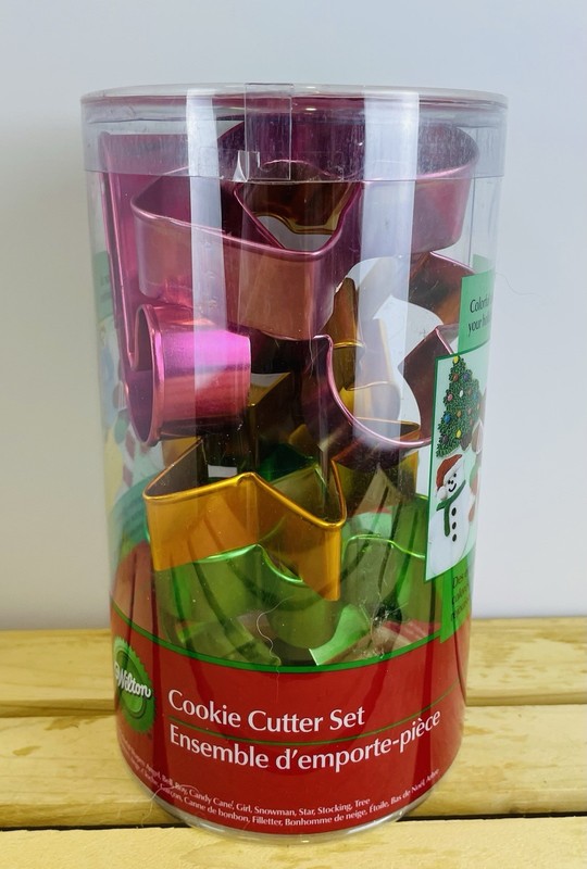 Wilton Holiday 9-Pc Christmas Cookie Cutter Set Metal Holiday Baking 2010 gallery