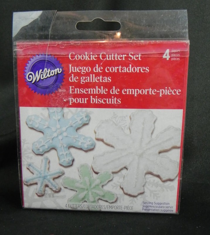 New WILTON 4 Piece Snowflake Cookie Cutter Set
