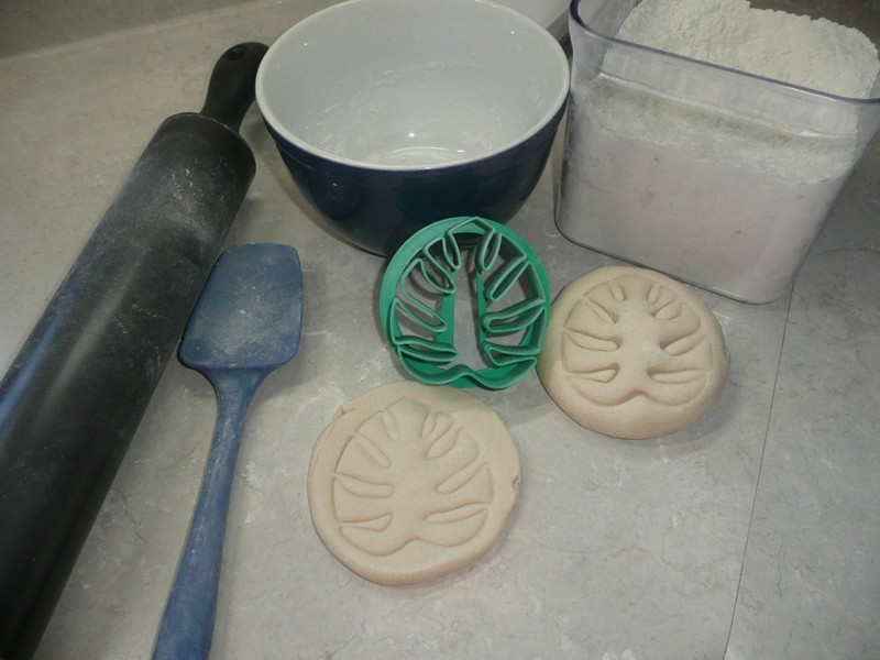 MONSTERA LEAF DESIGN PATTERN CONCHA CUTTER MEXICAN SWEET BREAD STAMP USA PR4625 gallery