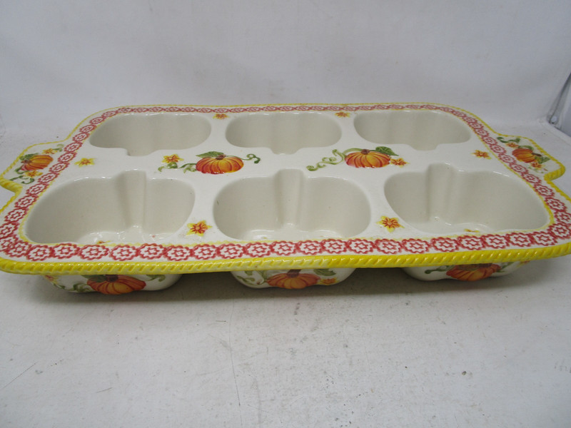 Thanksgiving style design TEMP-TATIONS Pumpkin Patch Muffin Baking Pan