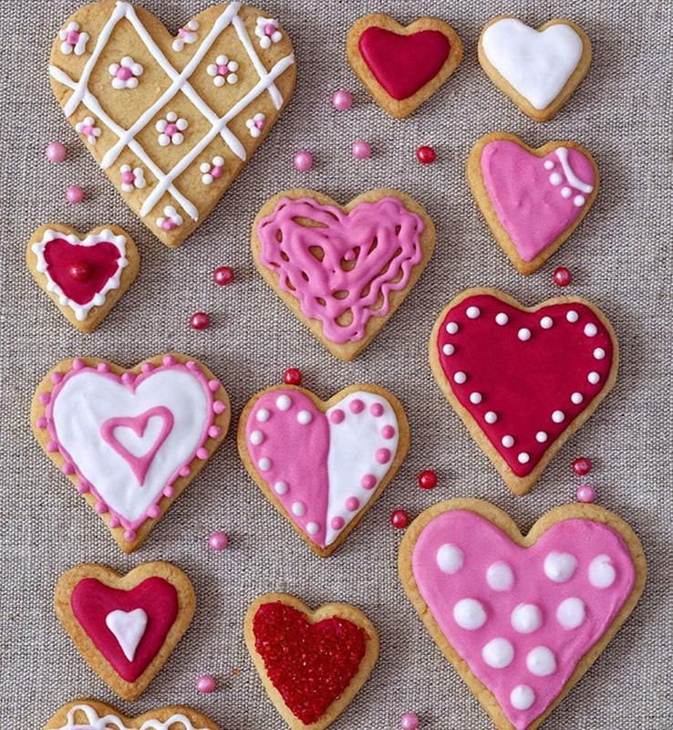 Heart Cookie Cutter Set - 6 Piece - 3 4/5", 3 1/5", 2 4/5", 2 3/5", 2 1/5", 1 4/ gallery