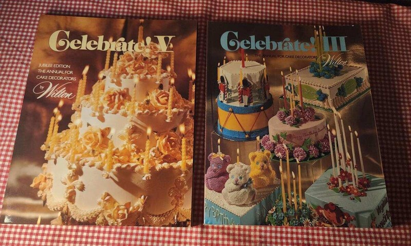 11 Piece Mixed Lot Vintage Wilton Cake Decorating Books gallery