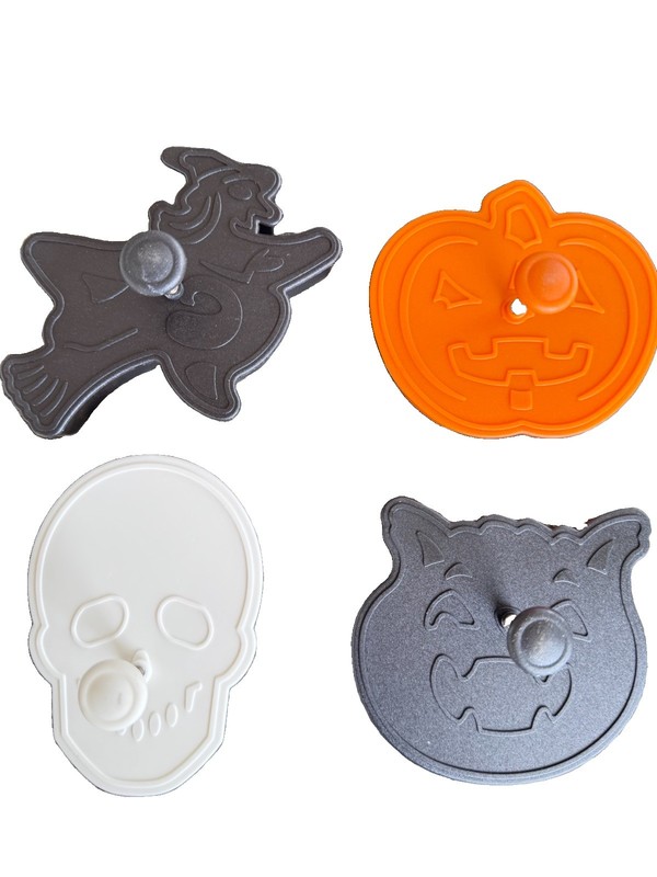 Williams-Sonoma Kids Halloween Cookie Cutters – Set of 4 Skull Pumpkin Witch Cat gallery