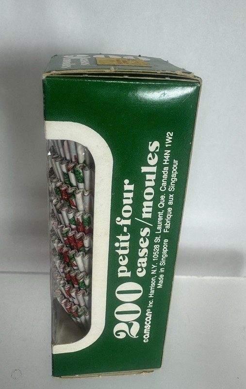 NEW Amscan 200 Petit Four Cases Paper Cups Holiday Theme NOS PLEASE READ gallery