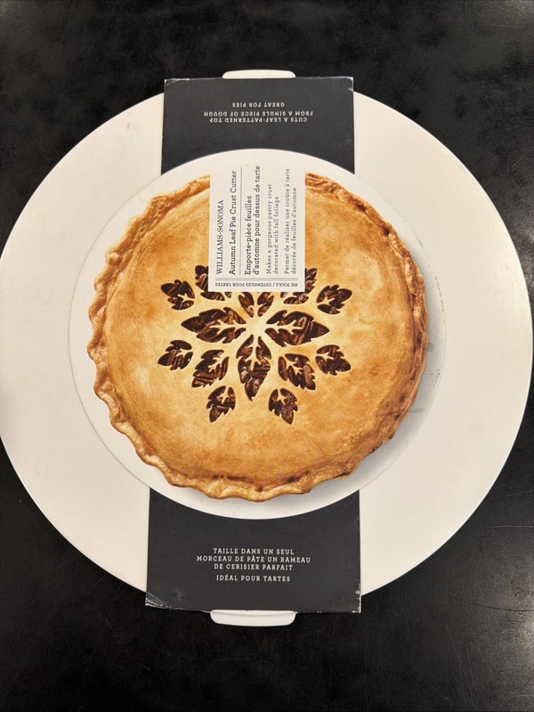 Williams Sonoma Autumn / Fall Leaf Pie Crust Cutter, Thanksgiving – New