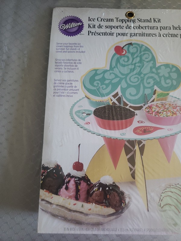 Wilton Ice Cream Topping Stand Kit gallery