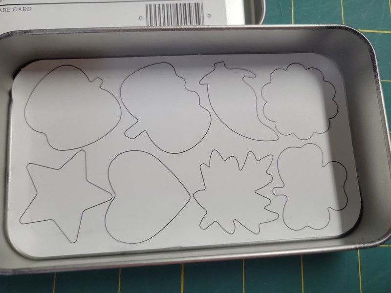 Pampered Chef Creative Cutters Set Mini Cookie Cutters Set of 8 Storage Tin 1095 gallery
