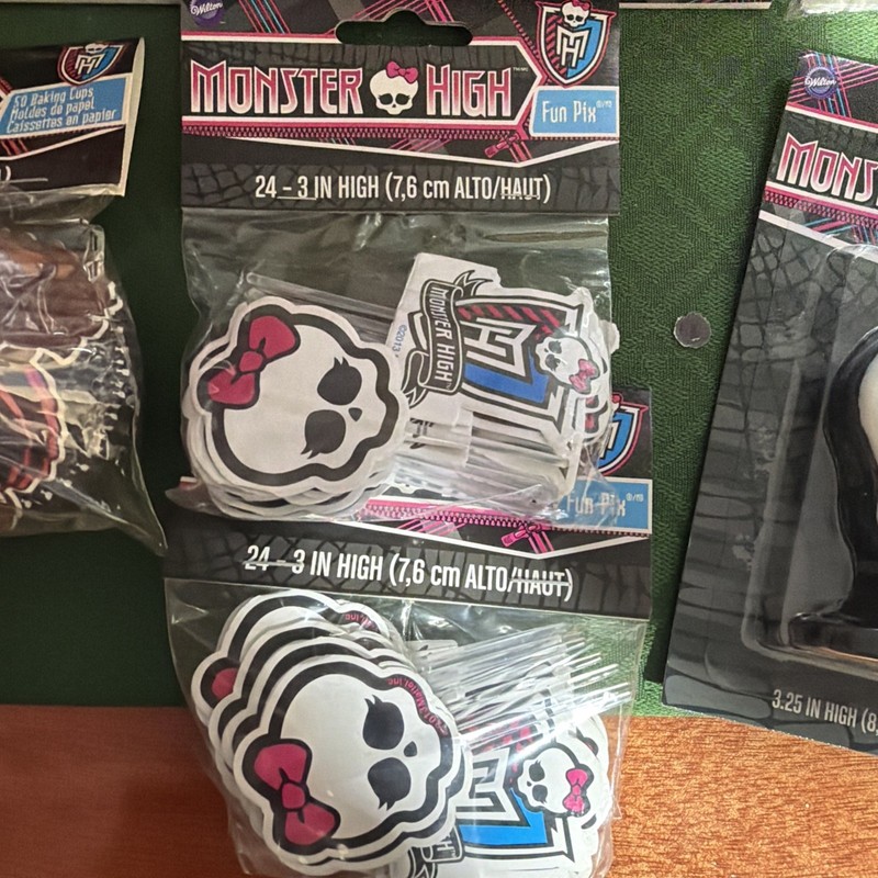 Monster High Cupcake Stand, 50 Holders 48 Picks Bags Candle Birthday Party Decor gallery