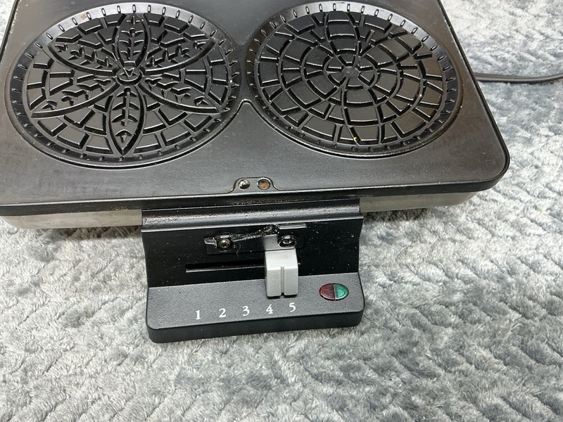 Cuisinart WM-PZ2C Pizzelle Press Cookie Maker Broken Latch gallery