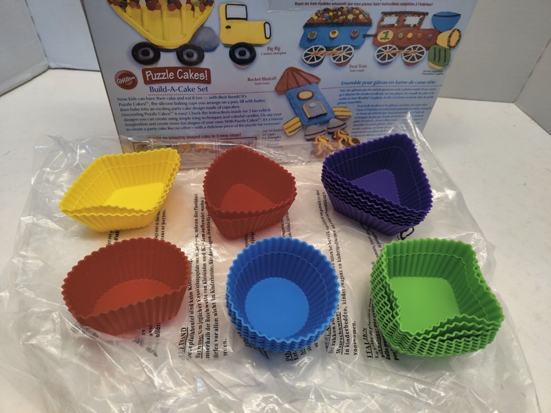 Wilton Puzzle Cakes! Build-A-Cake Set Complete in Original Box - 2007 - NEW NIB gallery