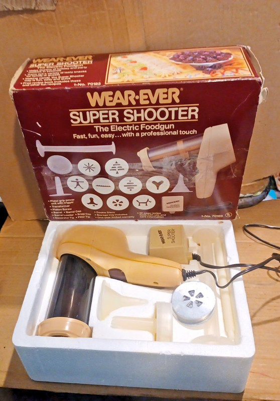 Vintage Wear Ever Super Shooter Electric Cookie Gun/Press #70123 -No Recipe Book