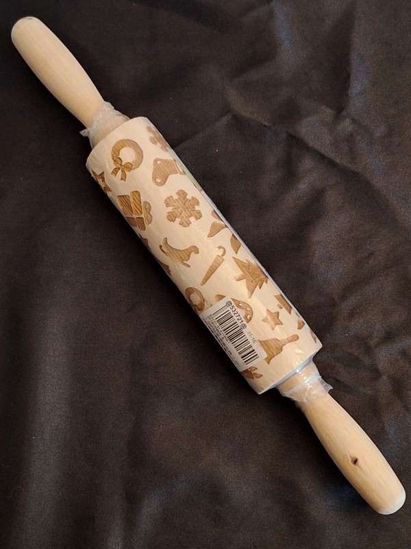 Embossed Wooden Christmas Themed Rolling Pin For Pies And Fondant