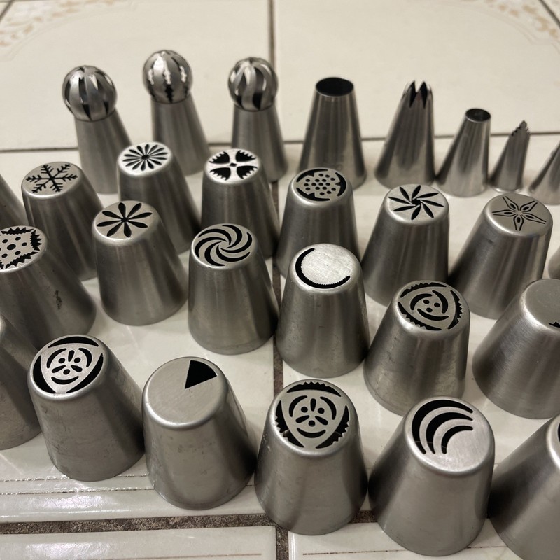 lot of 32 Stainless Steel KOREA piping cake decorating tips gallery