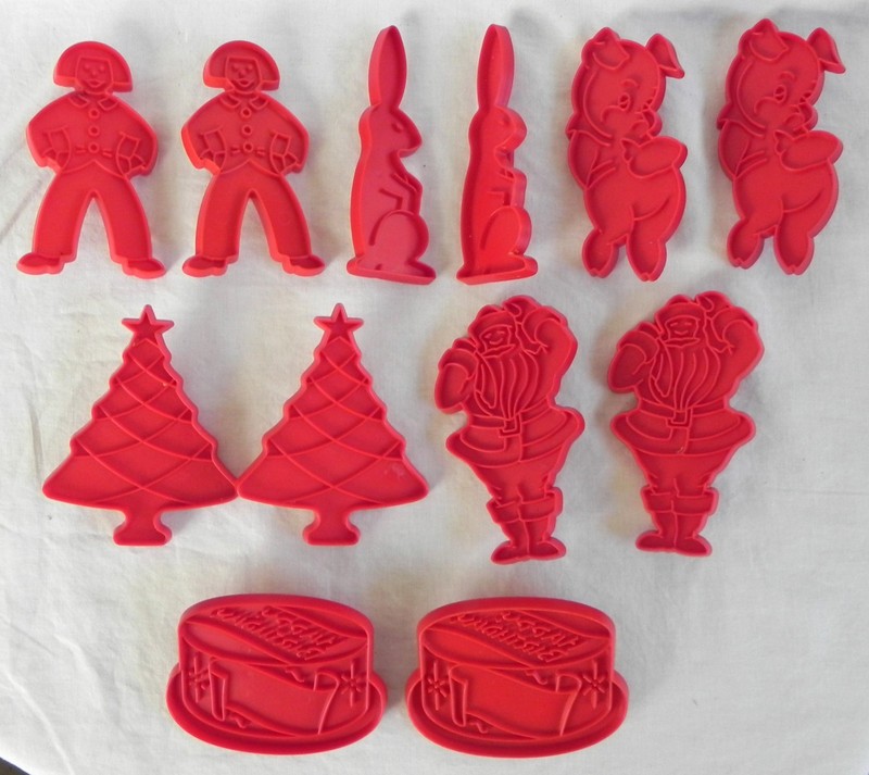 12 Tupperware Cookie Cutters, Santa, Christmas Tree, Porky Pig, Bunny, Birthday