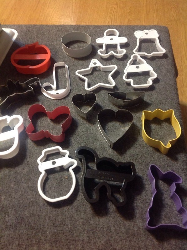 Cookie Cutters ~ Lot of 17 - Christmas Halloween Easter Valentines gallery