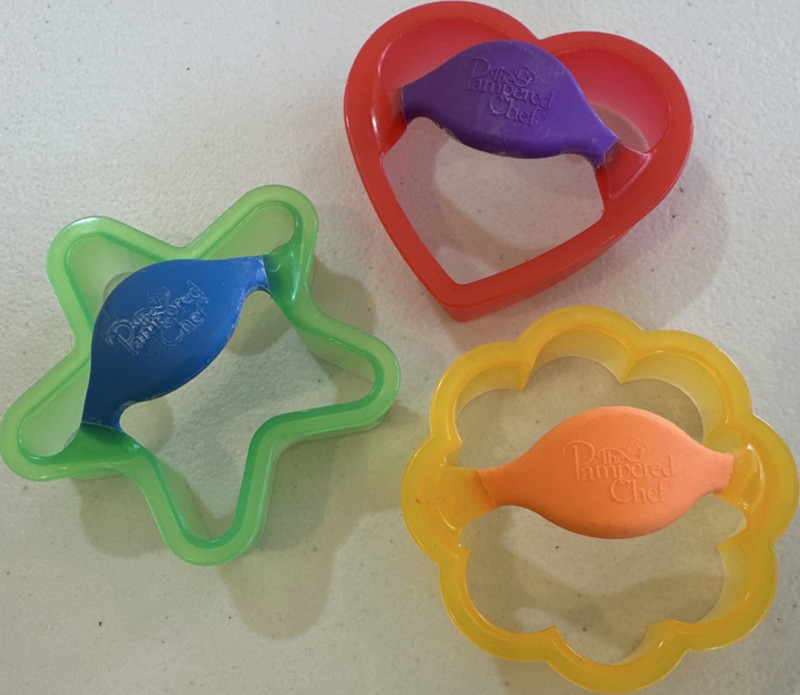 Pampered Chef Easy Grip Plastic Cookie Cutters Set of 3 Heart Star Flower