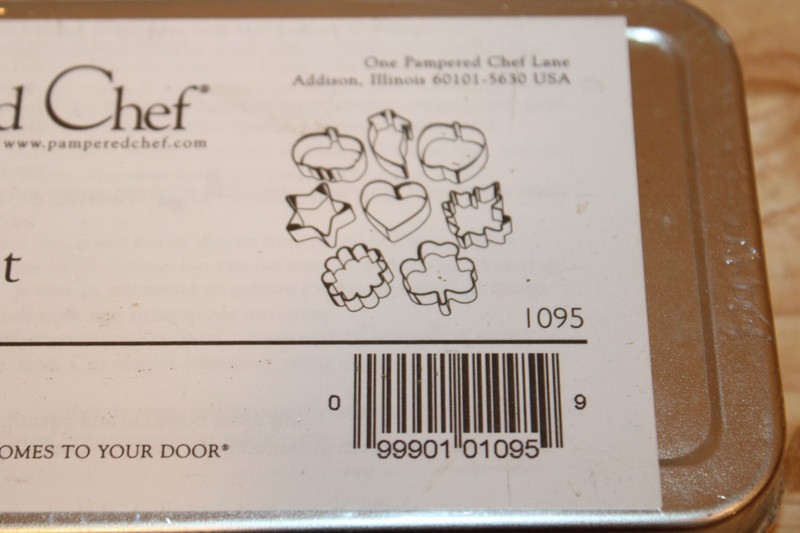 THE PAMPERED CHEF Mini Creative Cutters Set #1095 Set of 8 in Storage Tin New gallery