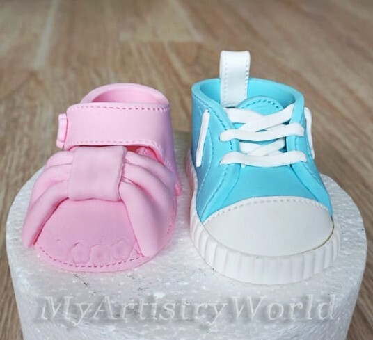 Baby booties cake toppers. Edible 3D fondant/gum paste toppers for gender reveal