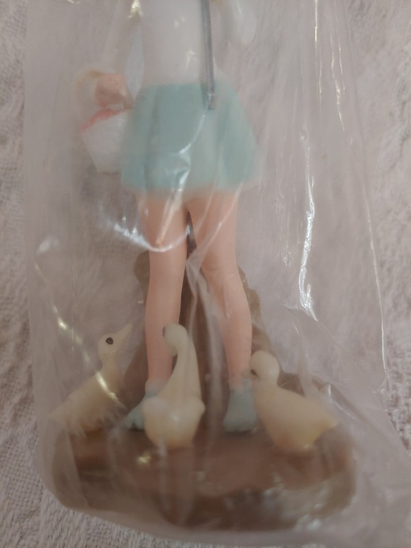 Unused In Package 1973 Girl Umbrella Ducks Geese Basket Wilton 1306-605 Hong Kon gallery