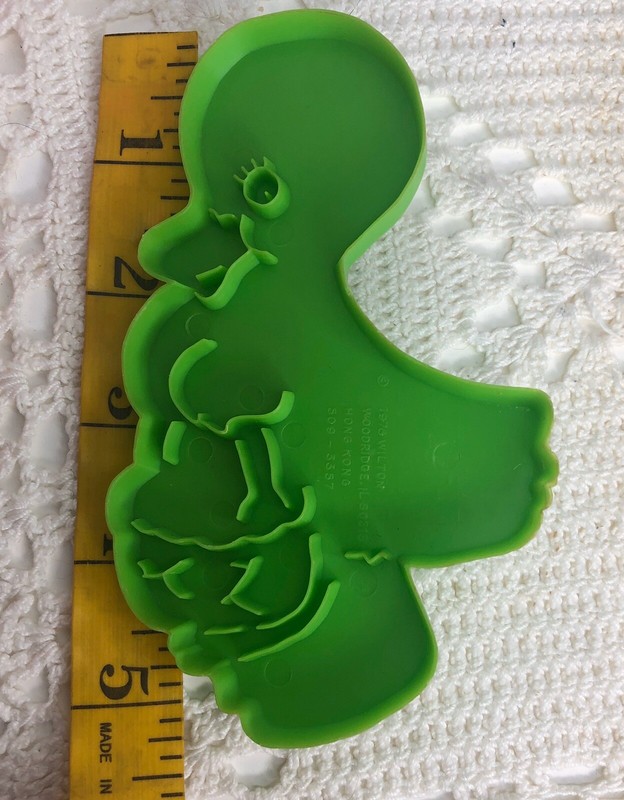 5 Vintage 1978 Wilton EASTER Cookie Cutters Green Plastic Duck Chick Rabbit Lamb gallery