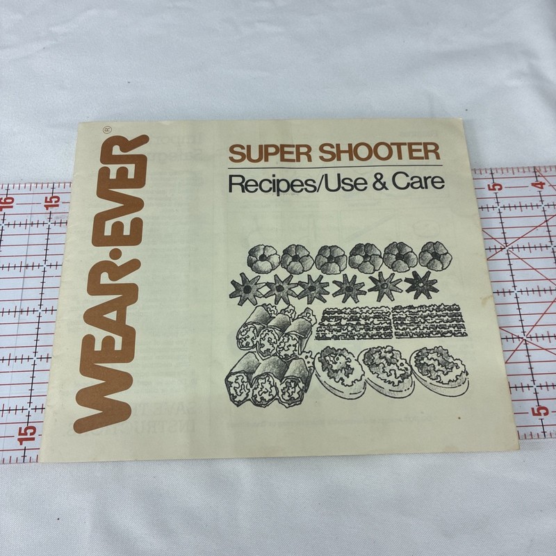 Vintage Wear-Ever 70123 Super Shooter Electric Cookie Press COMPLETE Works gallery