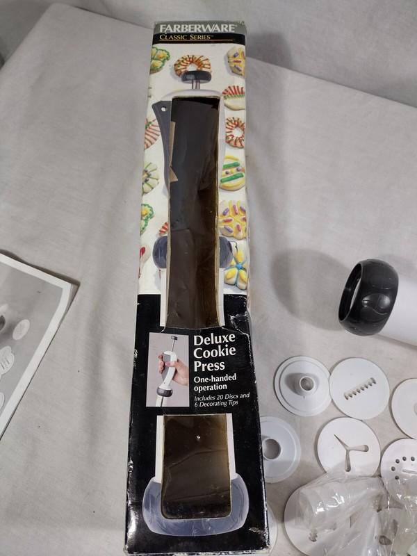 FARBERWARE Deluxe Cookie Press 'Classic Series' One Handed Operation - 20 Discs gallery
