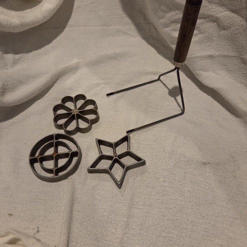 VTG Rosette/Timbale Iron Set 3 Shaped Molds w Wooden Handle Flower, Circle, Star