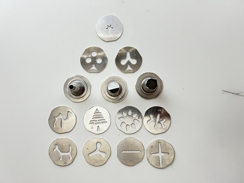 Vintage Lot Of Mirro Cookie Press Replacements 11 Discs And 3 Tips