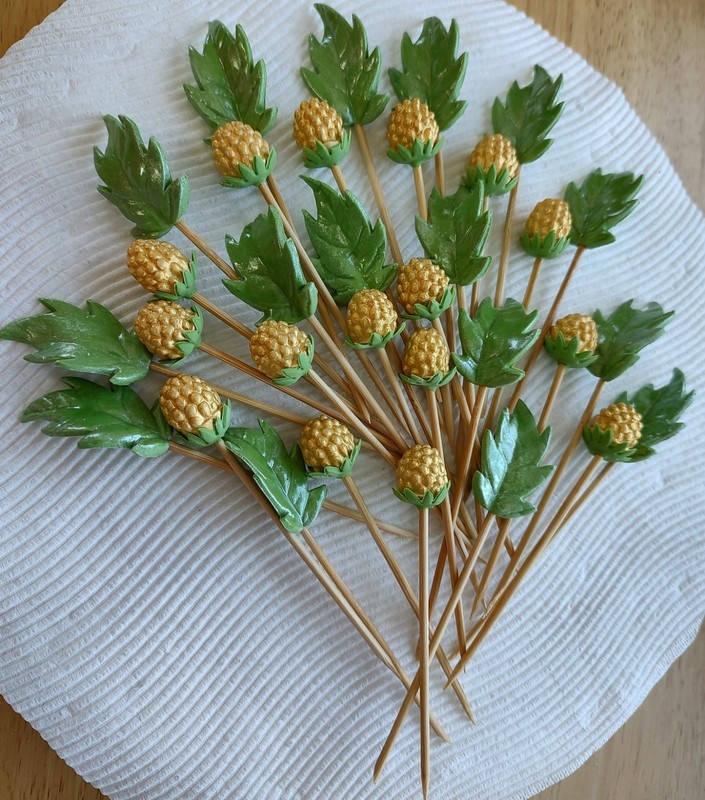 16 GUM PASTE BERRIES & LEAVES (other colors available) Decorate Your Own Cakes!! gallery