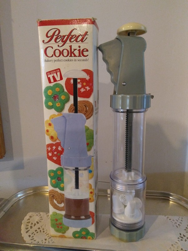 Perfect Cookie Maker and Cake Decorating Kit