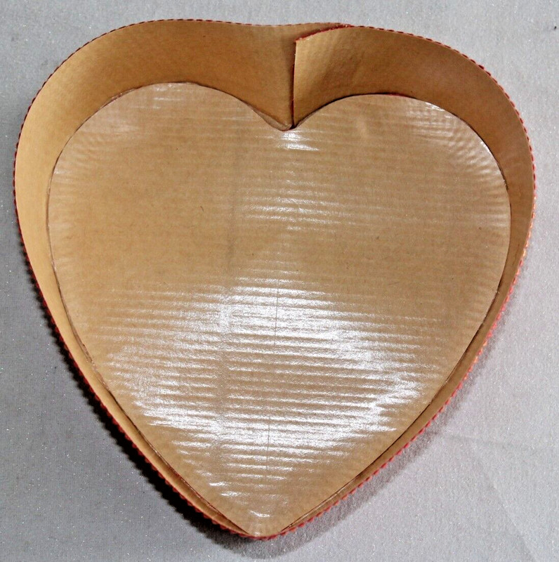 20 Large Light Cardboard Heart Shaped Patty Cake Pans gallery