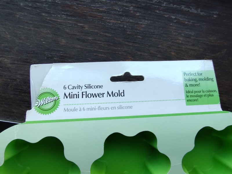 Wilton 6 Cavity Mini Flower Mold for Baking Molding Ice Cream Gelatin Custard x3 gallery