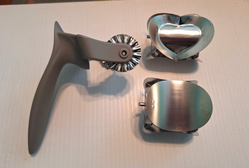 Retired Pampered Chef Rolling Cookie Cutter (#1442) New