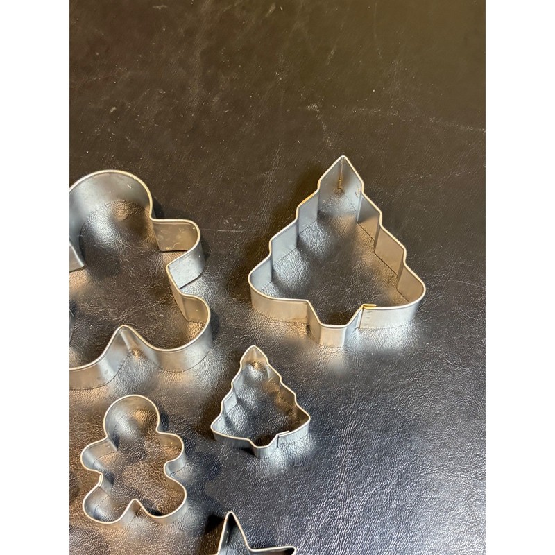 Holiday Metal Cookie Cutter Set 7pc Snowman Gingerbread Tree Snowflake Star gallery