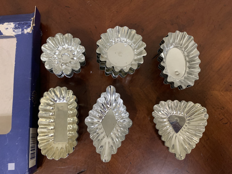 Sveico Sweden Tartlet Tins Chocolate Candy Tart Mold Different Shapes Box of 36 gallery